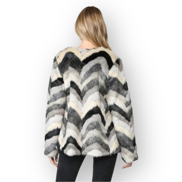 Charlie’s Grey Cream White Tonal Chevron Faux Rabbit Fur Winter Coat - Picture 6 of 10